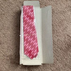 Gucci Tie pink pattern silk wheat
